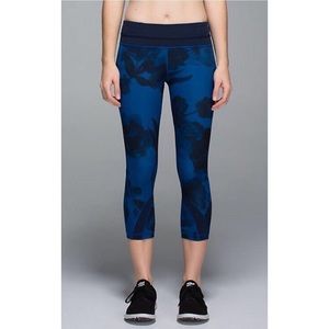 Inky Floral Run Inspire Crop